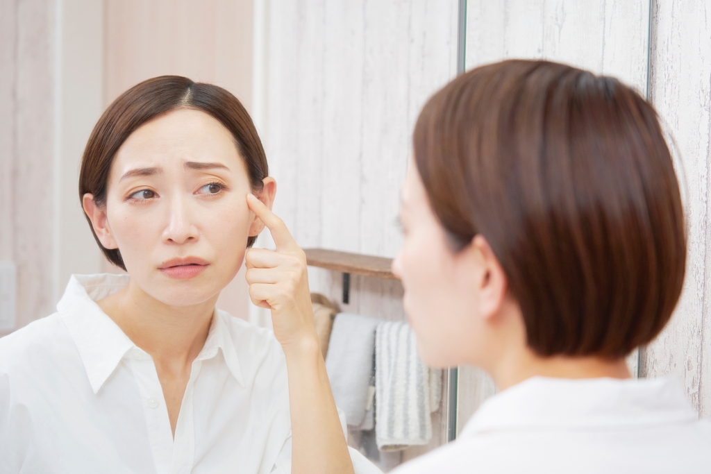 困り顔 女性 二重埋没法で失敗したくない方へ!後悔しないためのポイントと当院のこだわり