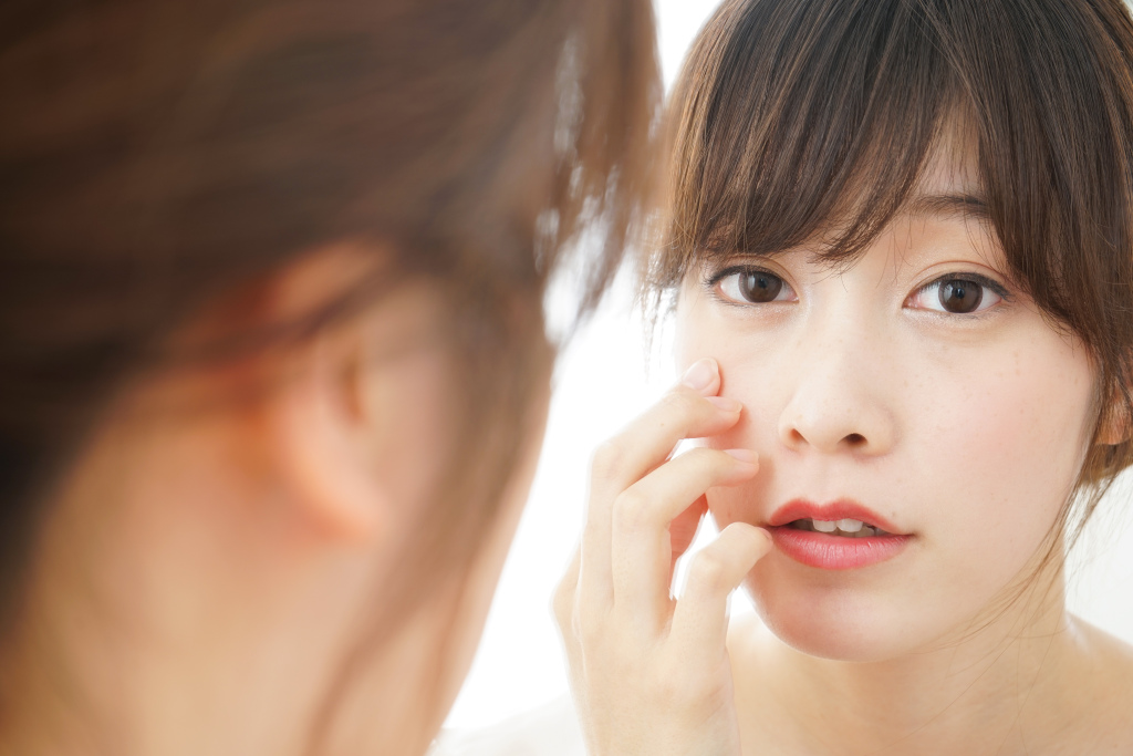 二重埋没法の腫れを早く引かせるには?長引かせないコツ&腫れにくい大垣美容クリニックの「自然癒着法(二重埋没法)」も解説