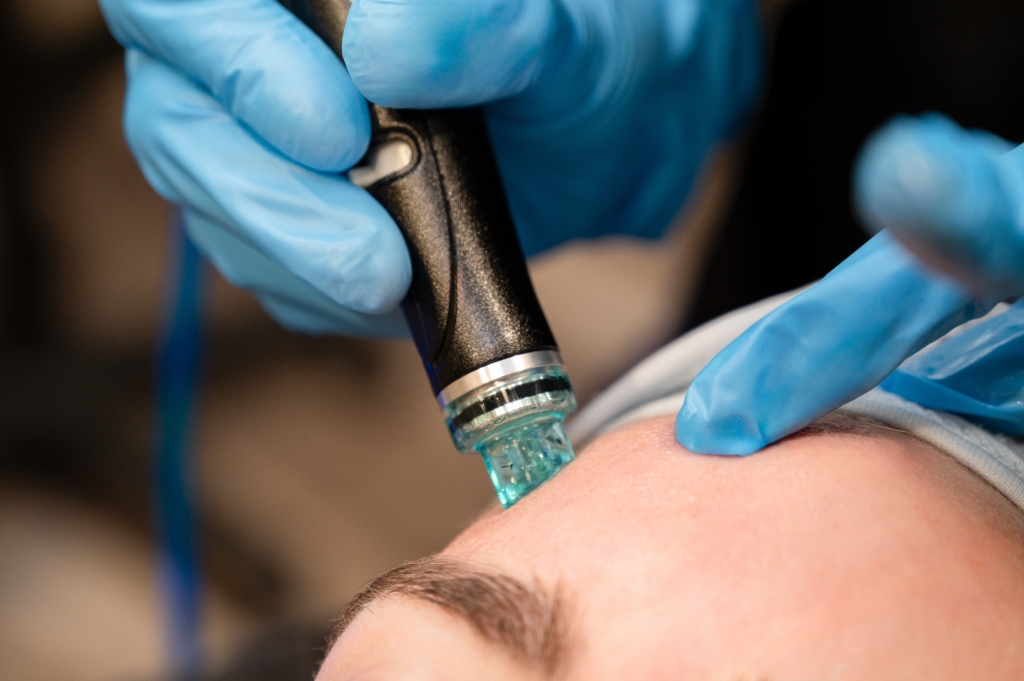 ハイドラフェイシャルの効果は期待できる？水流で叶える感動のツヤ肌を解説｜大垣美容クリニック